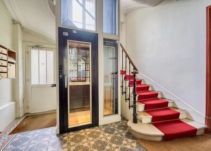 Duplex Avec Un Balcon, Paris 16