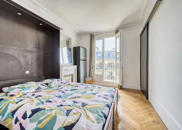 Duplex Avec Un Balcon, Paris 16